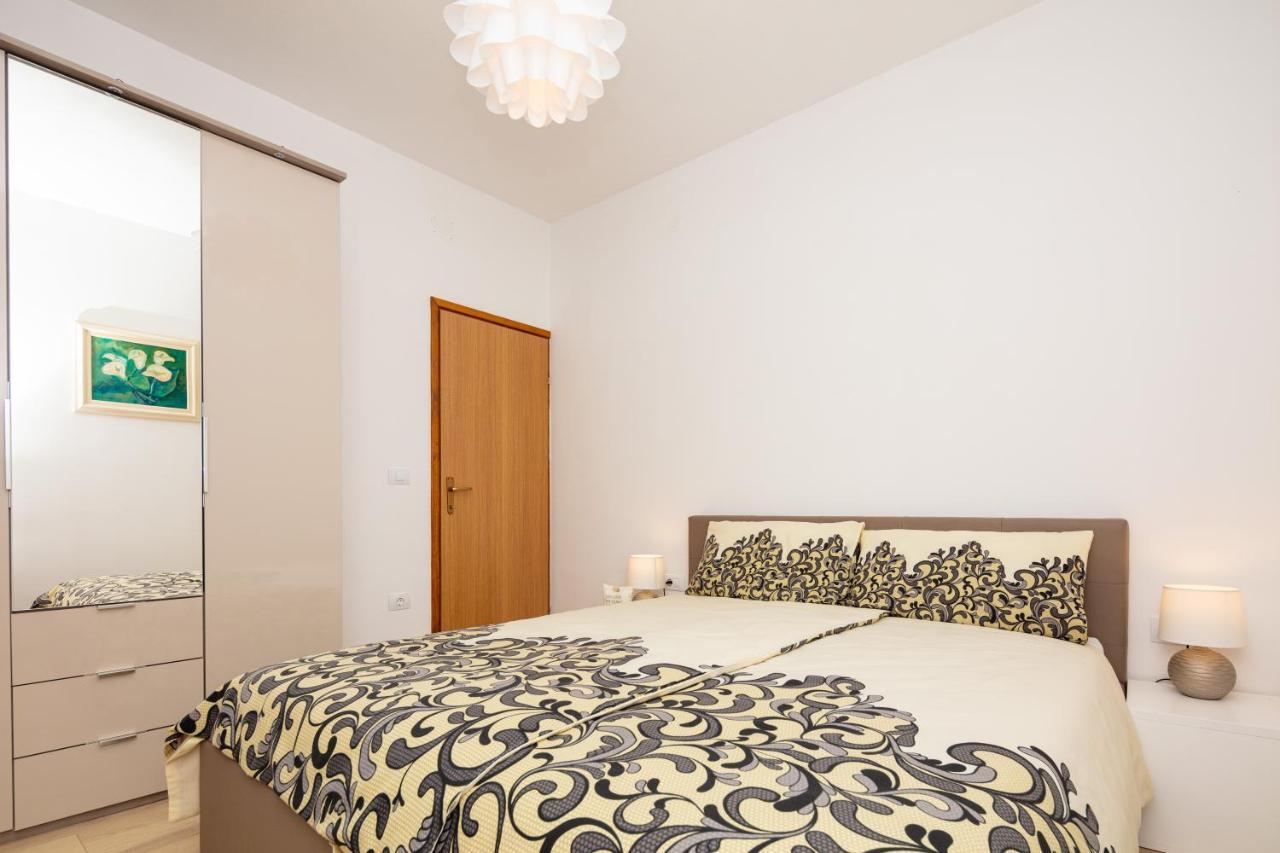 Al Pino Blue Property Premantura Extérieur photo